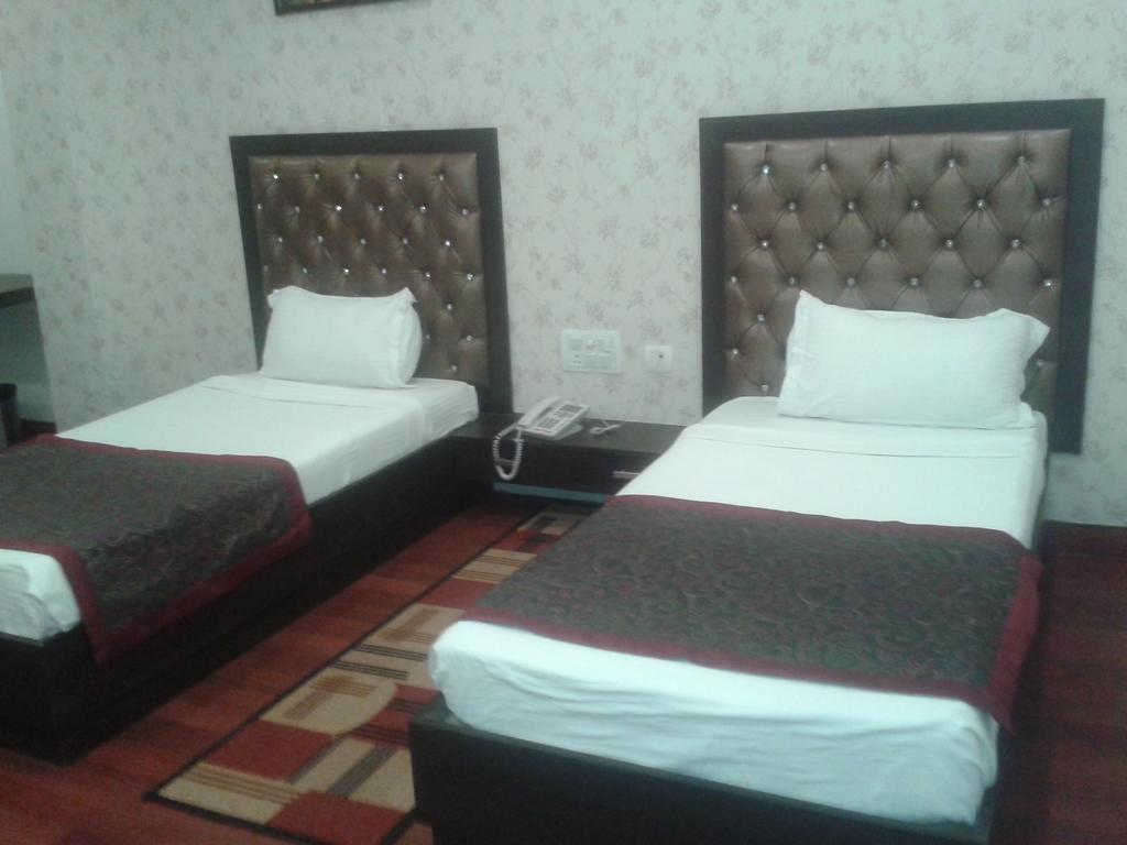 Hotel Krishna International Vrindāvan Quarto foto