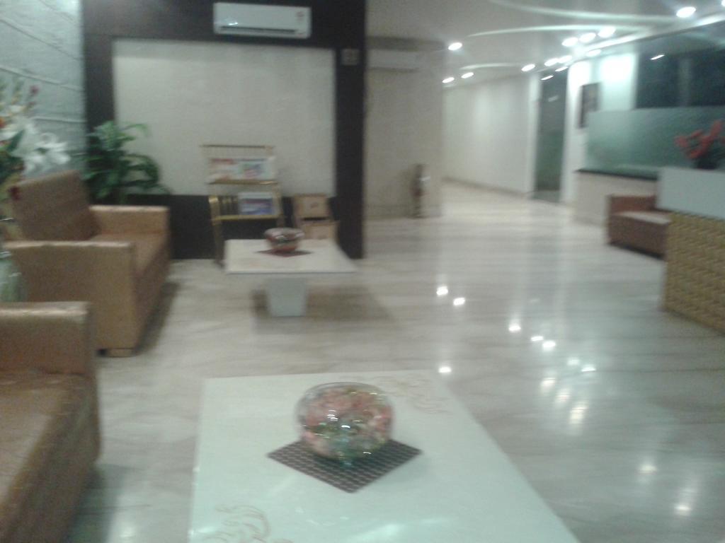 Hotel Krishna International Vrindāvan Exterior foto