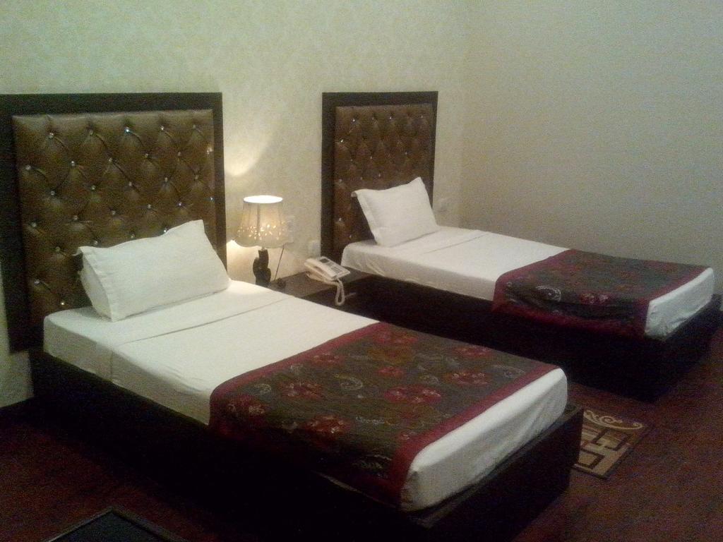 Hotel Krishna International Vrindāvan Quarto foto