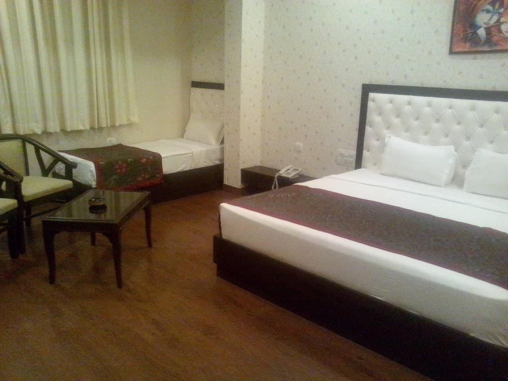 Hotel Krishna International Vrindāvan Quarto foto