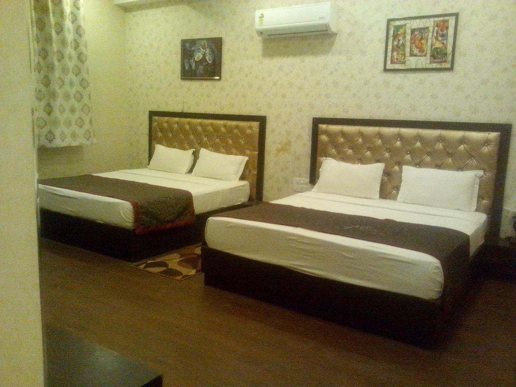 Hotel Krishna International Vrindāvan Quarto foto